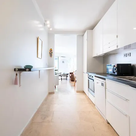 Garden-level In Palm With Garage
