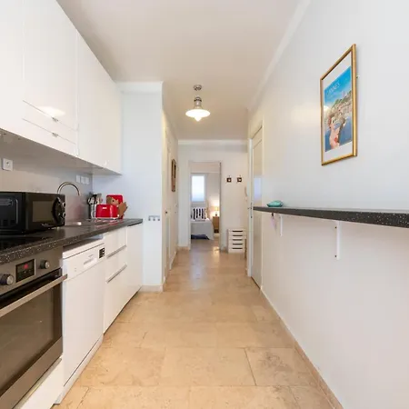 Garden-level In Palm With Garage Apartment Cannes