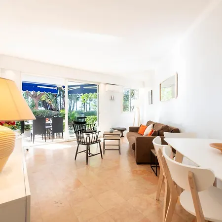 Apartment Garden-level In Palm With Garage